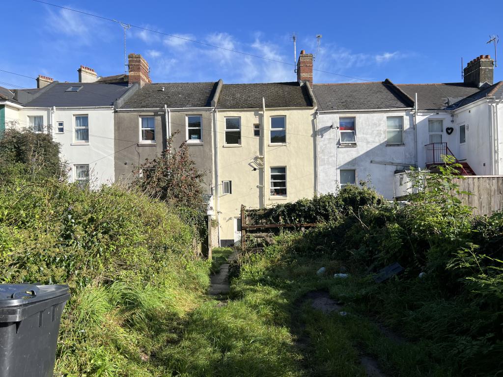 Lot: 33 - FREEHOLD INVESTMENT ARRANGED AS TWO FLATS - General view of rear of property